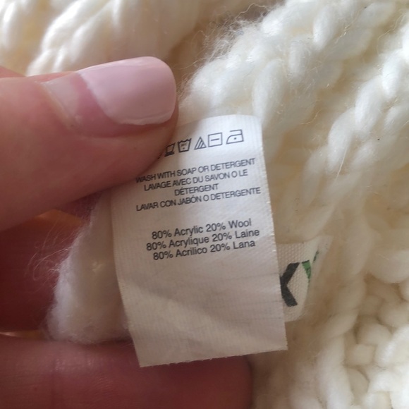 Roxy Infinity Cable Knit Scarf - Picture 4 of 6